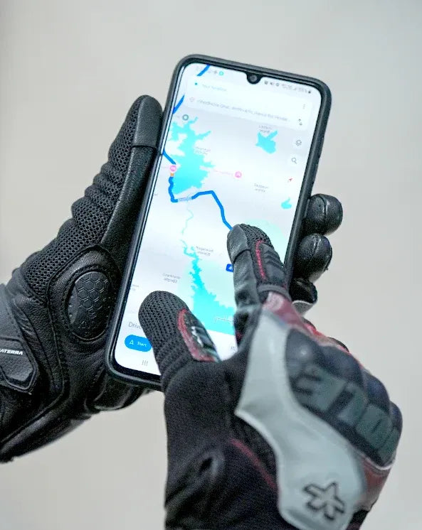 VIATERRA HOLESHOT PRO – SEMI GAUNTLET HYBRID RIDING GLOVES